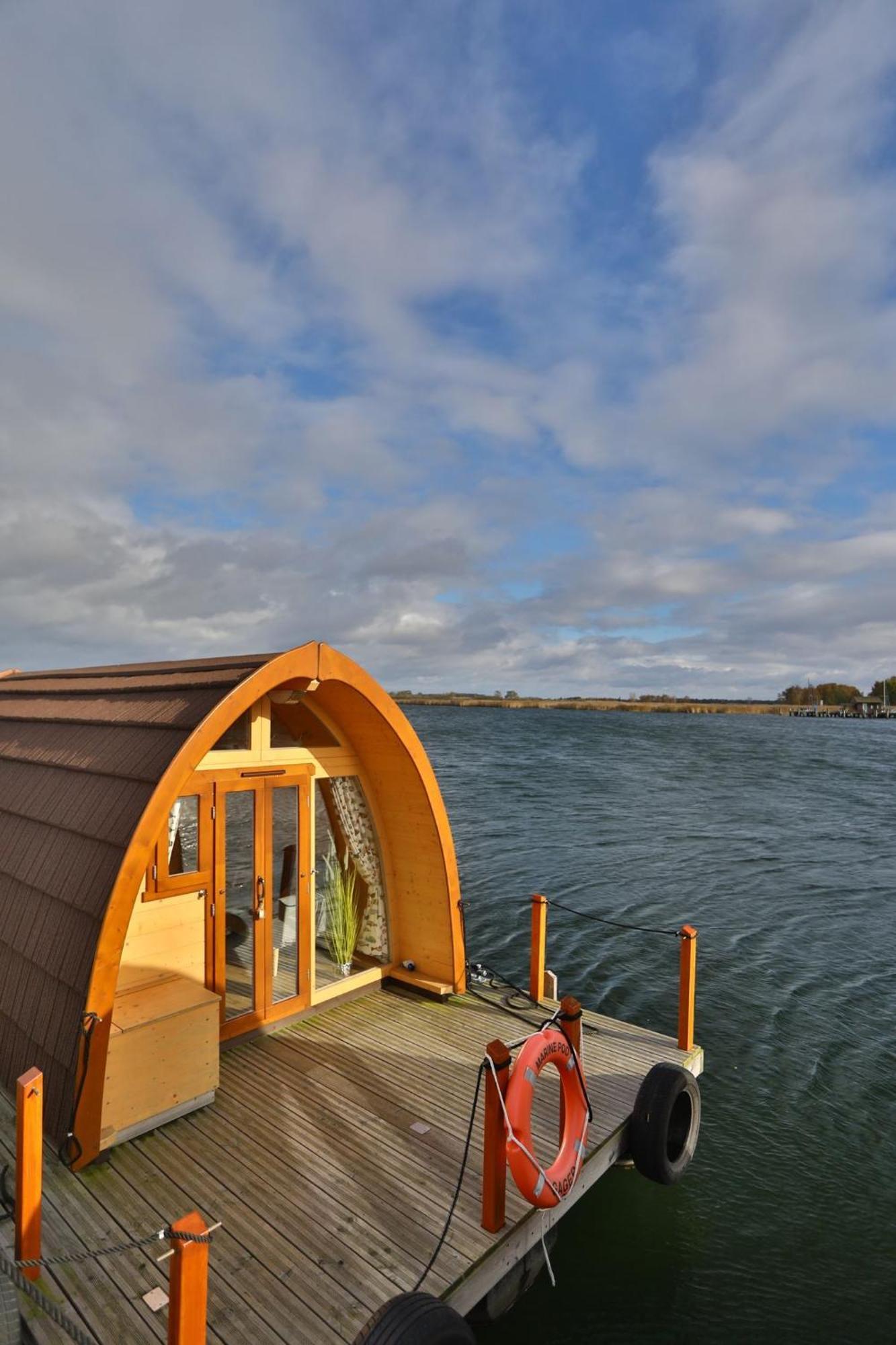 ホテル Hausboot Dotterbart ガガー エクステリア 写真